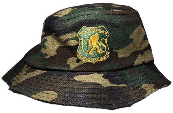 A camouflage hat with the u. S. Army emblem on it